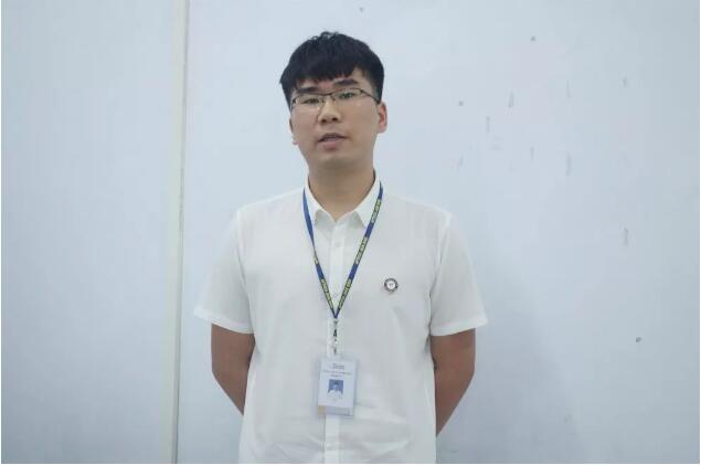 鄭州北大青鳥翔天信鴿B196班PPT大賽——從“內(nèi)秀”到侃侃而談的我們