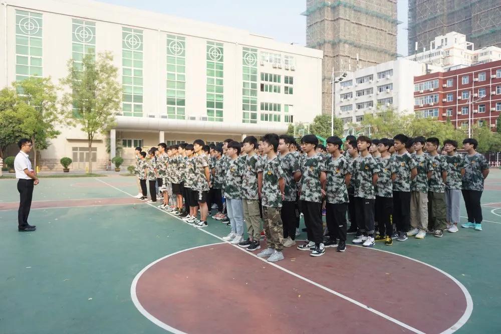 鄭州北大青鳥翔天信鴿軍訓(xùn)進(jìn)行時(shí)