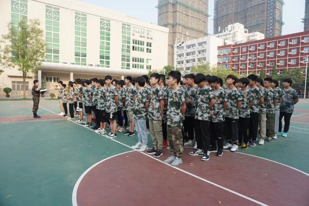 鄭州北大青鳥翔天信鴿軍訓(xùn)進(jìn)行時(shí)